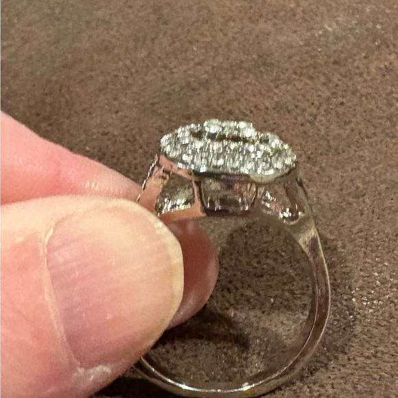 Fashion Ring in silver tone never worn Women’s size 9 - Picture 6 of 7